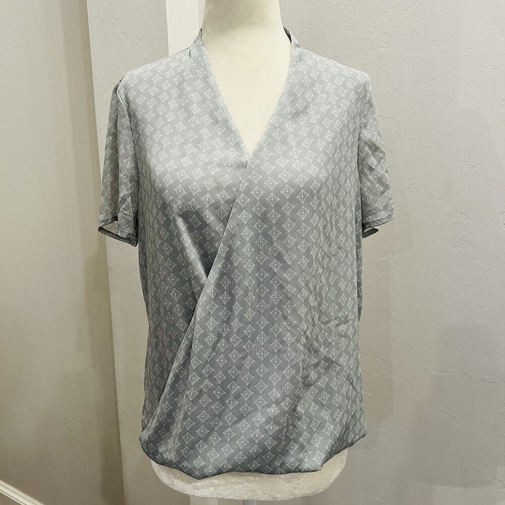 Banana Republic Women’s Grey Blouse Size XS, Geometric Pattern (A0128)